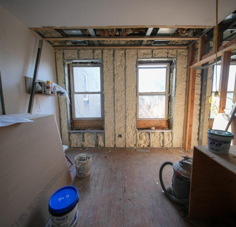 Trockenbau Innenausbau mit Trockenbau, Trennwänden und Decken sowie Renovierungsarbeiten.